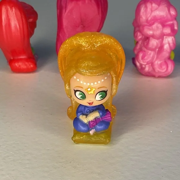 Fisher-Price Magical Mini Doll Collection - Picture 4 of 7